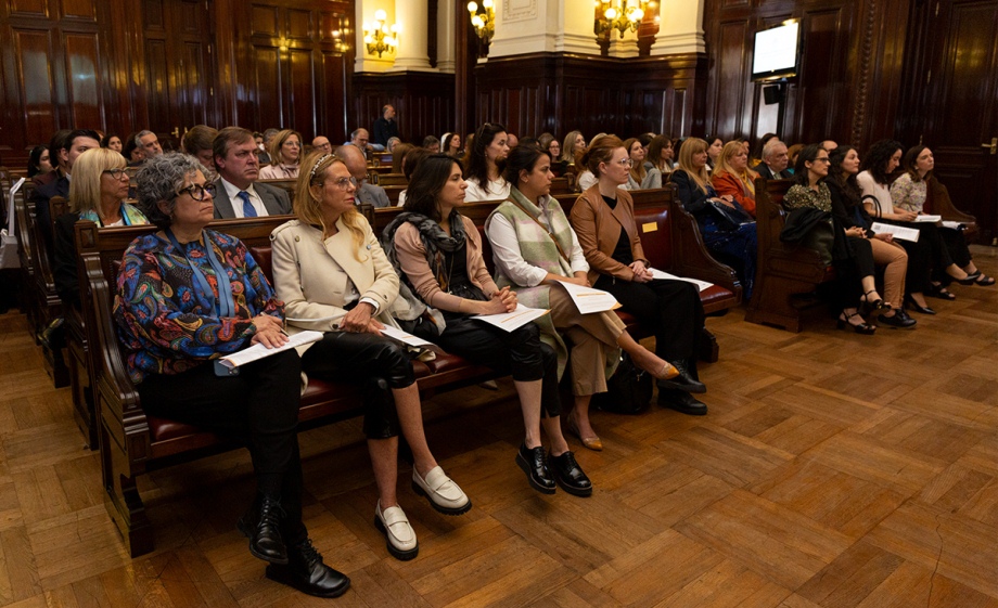 "Estándares de debida diligencia y violencia doméstica" en la Sala de Audiencias del Palacio de Justicia.