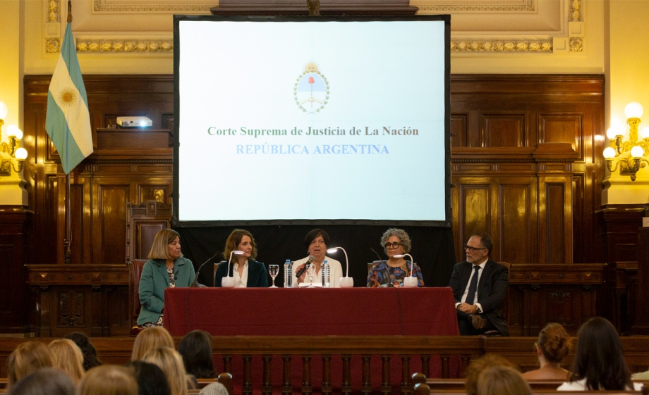 Olga Díaz en la jornada sobre "Estándares de debida diligencia y violencia doméstica" para magistradas y magistrados.